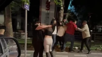 Kız ve erkek öğrenciler arasında çıkan arbedede yumruklar konuştu!
