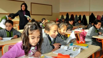 Okullar 12 gün tatil mi olacak, okullar erken mi kapanacak? 2025 MEB Tatil Takvimi