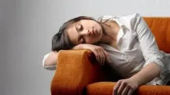 Yeterince uyudunuz ama hâlâ yorgunsanız? İşte kontrol etmeniz gereken 5 alışkanlık!