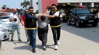 Adana'da annesini öldüren genç tutuklandı: "Al karını evimden git" diyince bıçakladı