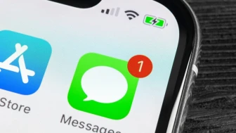 Apple'ın Mesajlar uygulaması, iOS 26 için baştan aşağı yenileniyor!