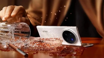 Bu telefona ne su ne de toz giriyor! Samsung'u sollayacak hareket