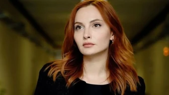 Cannes'de duyurmuştu! Başak Gümülcinelioğlu'ndan yeni karnı burnunda poz