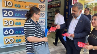 CHP İzmir'den hemşehrileriyle sokakta bayramlaşma!