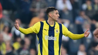 Fenerbahçe'nin bu sezonki tek kırmızı kartı Mert Müldür'e çıktı!