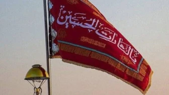 İran’da cami kubbesine "intikam bayrağı" çekildi