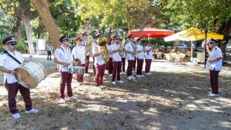Karşıyaka Belediye Bandosu, şehrin dört bir yanında sokak konserleri vermeye başladı!