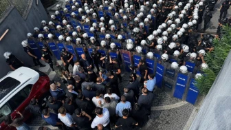 Uluslararası Basında CHP İstanbul İl Başkanlığı'na Yönelik Baskılar Tartışılıyor