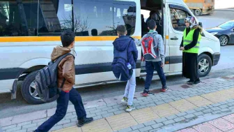 Ankara Büyükşehir Belediyesi, Eğitime Destek İçin Öğrencilere Servis ve Abonman Desteği Sağlıyor