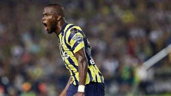 Fenerbahçe'nin eski golcüsü Valencia'nın transfer olduğu yeni takımı futbolseverleri şaşırttı