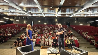 Kayseri ve Gaziantep'te festival heyecanı yaşandı! Züleyha Ortak ve Beyhan Budak isimli sanatçılara büyük ilgi gösterildi