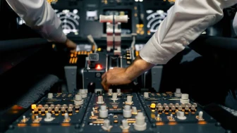 Alman pilotların büyük çoğunluğu uçuş esnasında uyukluyor