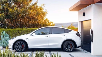 Tesla, çalışanlarına yönelik işverenlere büyük kolaylık sağlayacak yeni bir şarj cihazı geliştirdi