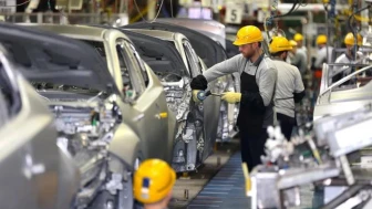 Toyota, 591 Bin Aracı Geri Çağırıyor: Gösterge Paneli Yazılımında Hata!