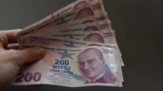 SGK'ya 1995-2015 yılları arasında giriş yapmış olanlara özel bir emeklilik fırsatı doğuyor: EYT'den kaçabilecekler için 3600 günle erken emeklilik imkanı ortaya çıktı.