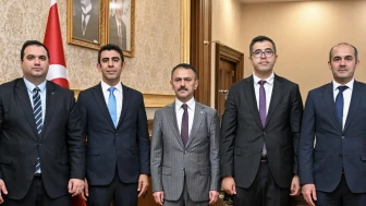Vergi Müfettişi Mehmet Öner ve ekibi Çanakkale Valisi İlhami Aktaş'ı ziyaret etti.