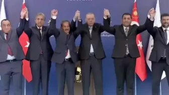 Cumhurbaşkanı Erdoğan, AK Parti'ye katılan belediye başkanlarını rozet taktı! Kimler, hangi partiden, hangi il?