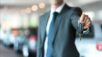 Araç satışında fark yaratan satıcı beklenmedik bir sürprizle karşılaştı.