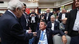 Fenerbahçe'nin eski başkanı Aziz Yıldırım ile başkan Ali Koç arasında yeni bir tartışma daha yaşandı!
