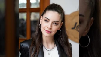 "Kızılcık Şerbeti'nin Yıldızı Selin Türkmen Kimdir? Hangi Dizilerde Rol Aldı?"