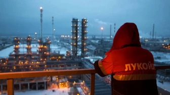 Trump'ın Rusya yaptırımları petrol fiyatlarını uçuşa geçirdi...