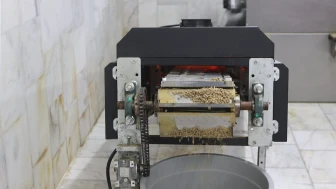 Büyükşehir Belediyesi, sokak hayvanlarının beslenme sorununa kalıcı çözüm sağlıyor! Şimdiye kadar 42 ton mama üretildi