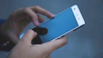 Telefoncuya koşmadan önce deneyin! Çizik akıllı telefon ekranlarını yeni gibi yapmanın sırrı buymuş