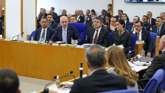 Numan Kurtulmuş, Erhan Usta'ya Karşı Manevi Tazminat Davası Başlattı