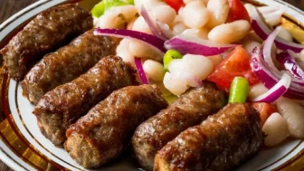 Bursa'ya has bir lezzet: Ev yapımı Orijinal İnegöl köftesi tarifiyle damaklar şenlenecek!