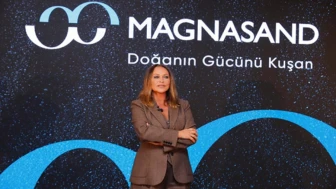 Ünlü oyuncu Hülya Avşar, kardeşi Helin Avşar'a verdiği kritik görevle dikkatleri üzerine çekti!