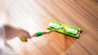 Ahşap Zeminleri Parlatmanın Sırrı: Doğal Yöntemlerle Parıldayan Cila!