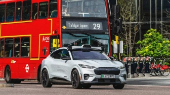 Londra'nın Sokaklarına Yapay Zeka Dokunuşu! Sürücüsüz Araçlar Artık Yollarda Boy Gösterecek