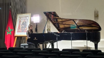 Narlıdere'nin yetenekli piyano virtüözü Ayşe Nil, dünya çapında elde ettiği başarıyla bölgenin holduğunu arttırdı