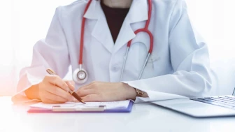 Doktorlara yönelik reklam içerikli paylaşımlar artık yasaklandı!