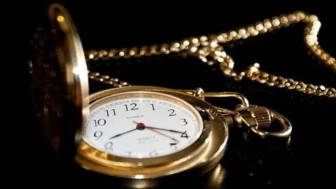 Titanik faciasında bulunan altın saat, rekor bir değerle müzayedede yerini alacak