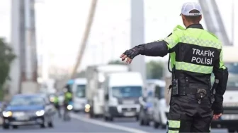Trafikte yeni düzenlemeler hayata geçti! Trafik kurallarında hangi değişiklikler oldu?