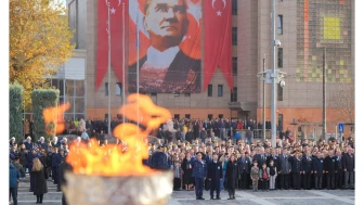 Büyük Önder Atatürk, ölüm yıl dönümünde Türkiye'yi yasa boğdu