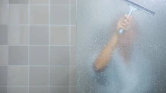 Banyodaki Nemi ve Kokuyu Yok Etmek İçin Etkili Doğal Çözüm! Himalaya Tuzu ile Rahat Bir Nefes Alın!