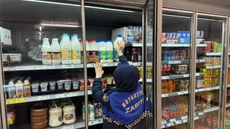 Büyükşehir Zabıtası, Tarihi Geçmiş Ürünlere El Koyarak İmha Etti