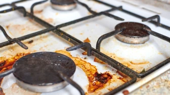 Kısa sürede parıldayan ocaklar için etkili çözüm önerileri! Yağ lekelerinden kurtulmak artık çok kolay