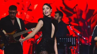 Sanatçı Elif Buse Doğan, etkileyici tarzı ve seslendirdiği şarkılarla izleyicileri büyülemeye devam ediyor!