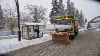 Gaziantep Büyükşehir Belediyesi, karla mücadelede aralıksız çalışmaya devam ediyor