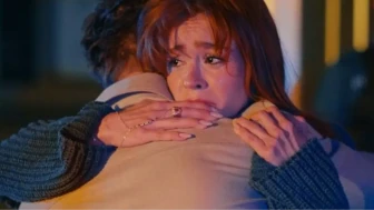 Jasmine dizisinin 1. sezon 2. bölümünde heyecan dorukta! Tek parça Full HD olarak izleyin!