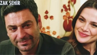 Kanal D'nin Uzak Şehir dizisinin 41. bölümü ile ilgili özgün haber başlığı:"Uzak Şehir'in Heyecan Dolu 41. Bölümü Tam Sürat İzleyicilerle Buluşuyor!"