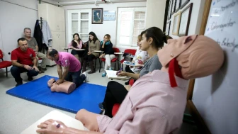 Karşıyaka'da Sağlıklı ve Bilinçli Toplum İçin Atılan Adımlar: 1 Yılda 10 Bin Kişiye Sağlık Hizmeti Sunuldu