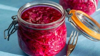 Lokantacıların sırrı çözüldü: Kırmızı lahana turşusunun eşsiz lezzeti nasıl elde ediliyor!