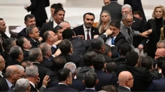 Meclis Genel Kurulu'nda Tansiyon Yükseldi: Hangi Partiye Ait Milletvekilleri Arasında Kavga Çıktı?