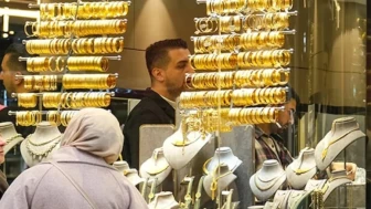 Altın fiyatlarındaki belirsizlik nedeniyle piyasalarda gerilim artıyor. Uzman: "Danaların kuyruğu bu akşam kopabilir!"