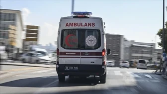 Kamyonetle otomobil çarpıştı: 2 kişi yaralandı