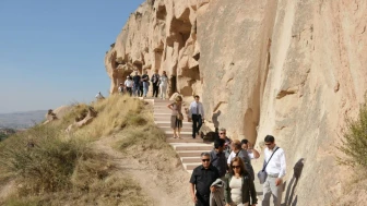 Turistlerin ilgisini çeken müzeler ve kiliseler turizmi canlandırıyor